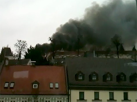 steyr, 21.12.2011: mursch brennt (unten links: gleinker gasse 22)