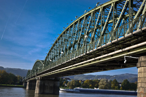 Eisenbahnbrücke in Linz