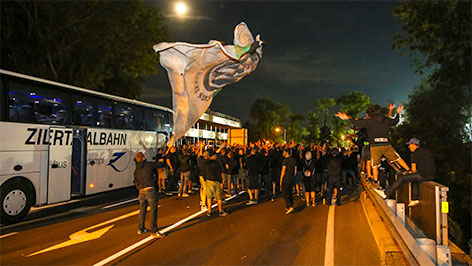 Fans und Polizei bei Hochrisikospiel in Schwanenstadt
