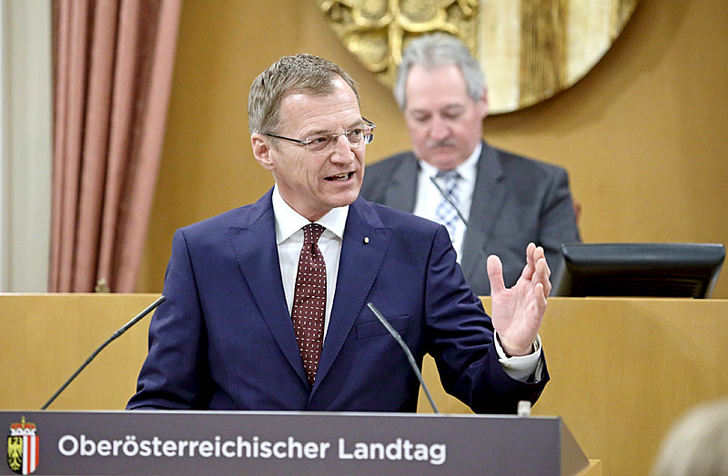 Thomas Stelzer im Landtag