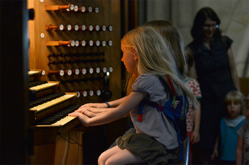 Lange Nacht, Kinder bei Orgel