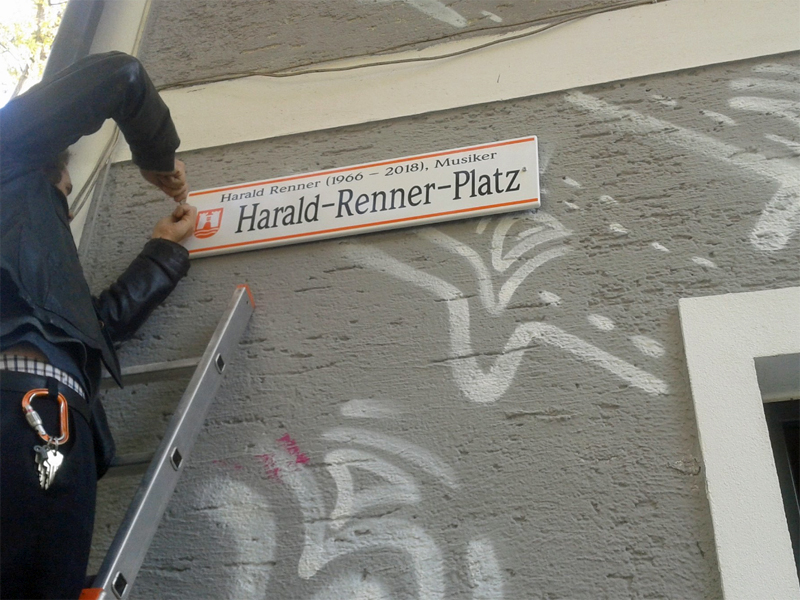 Harald-Renner-Platz Huckey Texta