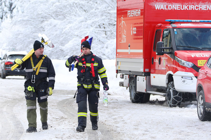 Feuerwehr beim Schneeräumen