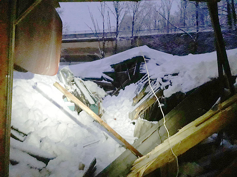 Dach unter Schneelast eingestürzt
