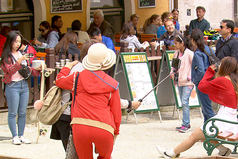 Touristen in Hallstatt